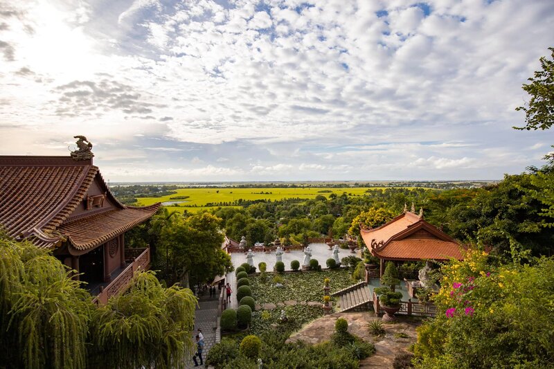 Chùa Hang, không gian tâm linh bên triền Núi Sam Châu Đốc 7
