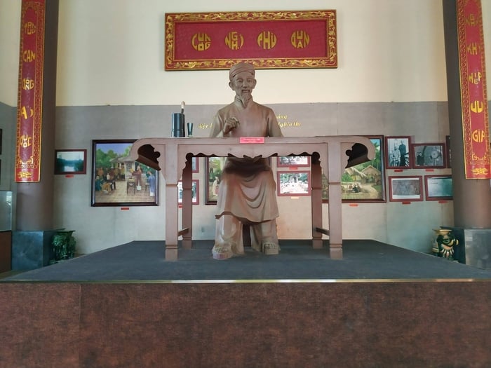 Mộ thủ khoa Bùi Hữu Nghĩa